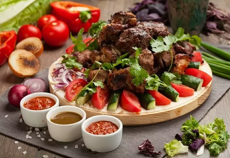 Погружение в мир соусов: как сделать шашлык незабываемым