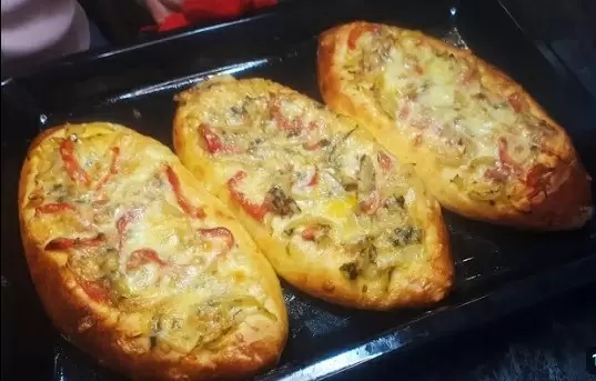 Необычная выпечка: как сделать невероятно вкусные лодочки с начинкой