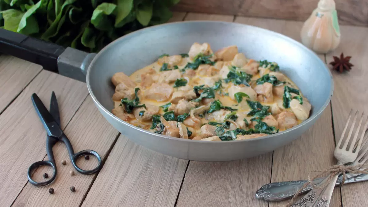 Как быстро и вкусно приготовить курицу с кремовым соусом – идеальный рецепт для занятых