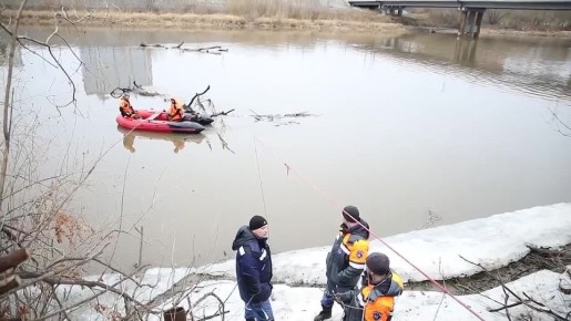 В Кургане провели расчистку Тобола под Кировским мостом