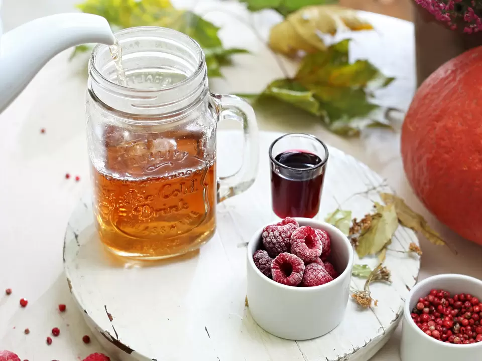 Ягоды и специи: что пить в День горячего чая и чего избегать