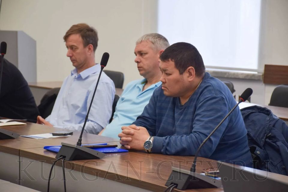 Заместитель главы города, директор департамента жилищно-коммунального хозяйства администрации города Кургана Александр Медведев провел очередное заседание штаба с управляющими компаниями по вопросам содержания и обслуживания...