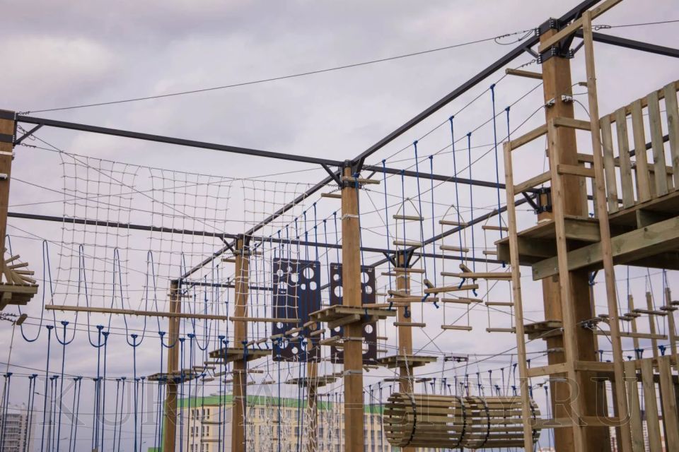 Парк в 4-ом микрорайоне Заозерного продолжает наполняться интересными площадками для активного отдыха и занятий спортом