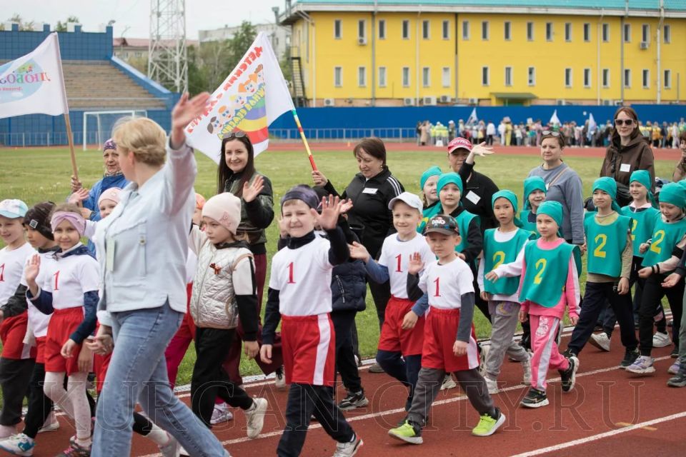 Сегодня в Кургане состоялась 30-ая легкоатлетическая эстафета среди детских садов города Кургана, посвященная Дню защиты детей Сегодня в Кургане состоялась 30-ая легкоатлетическая эстафета среди детских садов города Кургана, посвященная Дню защиты детей