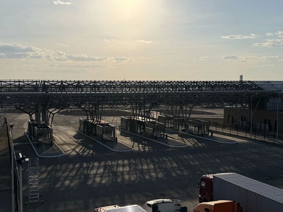 В 2 раза увеличился поток грузовых транспортных средств через пункт пропуска Кани-Курган на границе с Китаем