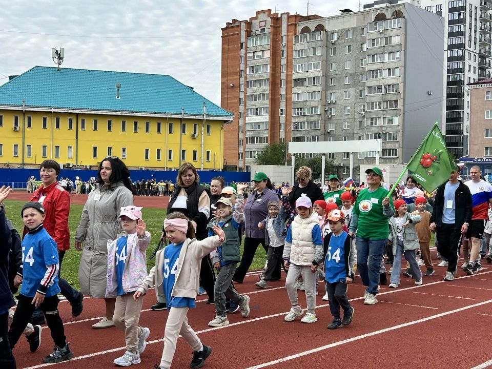 На центральном стадионе совсем скоро начнется детский легкоатлетический забег детских садов На центральном стадионе совсем скоро начнется детский легкоатлетический забег детских садов