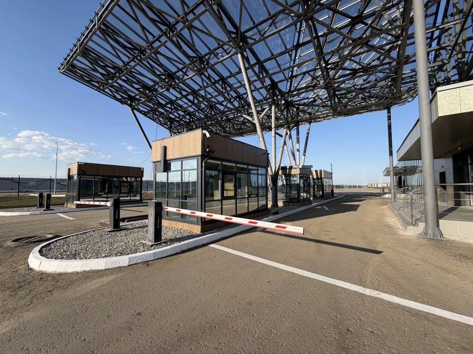 В 2 раза увеличился поток грузовых транспортных средств через пункт пропуска Кани-Курган на границе с Китаем В 2 раза увеличился поток грузовых транспортных средств через пункт пропуска Кани-Курган на границе с Китаем