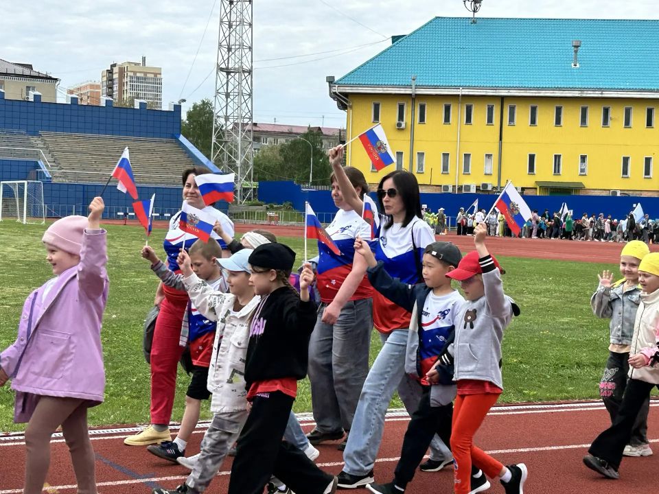 На центральном стадионе совсем скоро начнется детский легкоатлетический забег детских садов