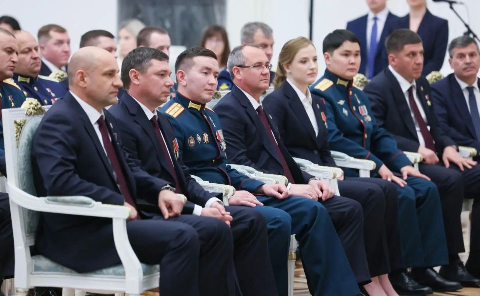Президент России Владимир Путин встретился с выпускниками первого потока федеральной кадровой программы «Время героев» Президент России Владимир Путин встретился с выпускниками первого потока федеральной кадровой программы «Время героев»
