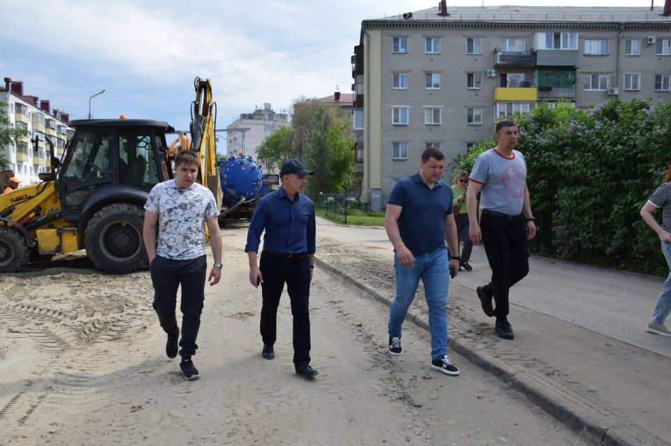 Антон Науменко: Заехал на объекты, где в этом году у нас при поддержке правительства региона и губернатора области Вадима Шумкова на средства казначейских инфраструктурных кредитов продолжается масштабная замена сетей тепло... Антон Науменко: Заехал на объекты, где в этом году у нас при поддержке правительства региона и губернатора области Вадима Шумкова на средства казначейских инфраструктурных кредитов продолжается масштабная замена сетей тепло...