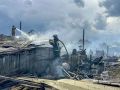 Из-за ветхой проводки в Зауралье сгорели баня, гараж и автомобиль