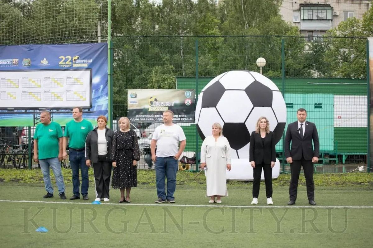 Дождливая погода не помешала сегодня спортсменам разных возрастов, которые с самого утра собрались на футбольном поле стадиона в 3-ем микрорайоне Заозерного Дождливая погода не помешала сегодня спортсменам разных возрастов, которые с самого утра собрались на футбольном поле стадиона в 3-ем микрорайоне Заозерного