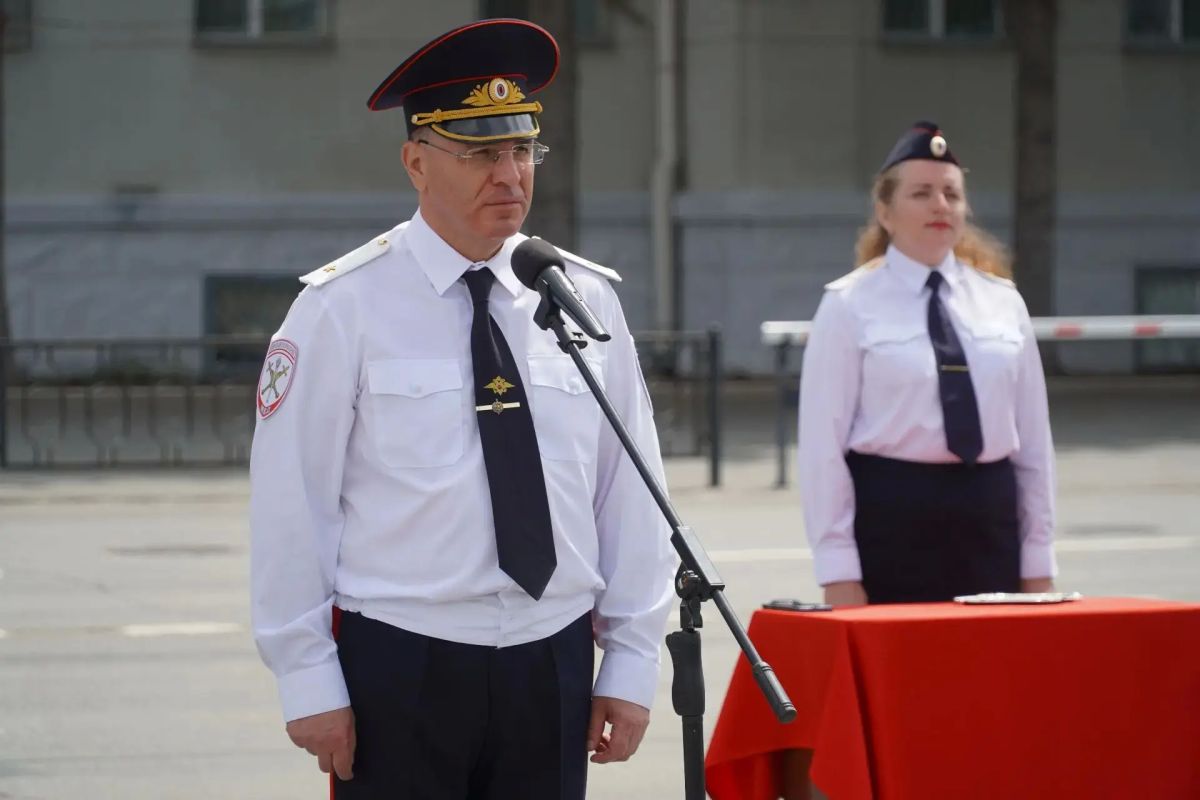 Полицейские Курганской области получили ключи от новых служебных автомобилей Полицейские Курганской области получили ключи от новых служебных автомобилей