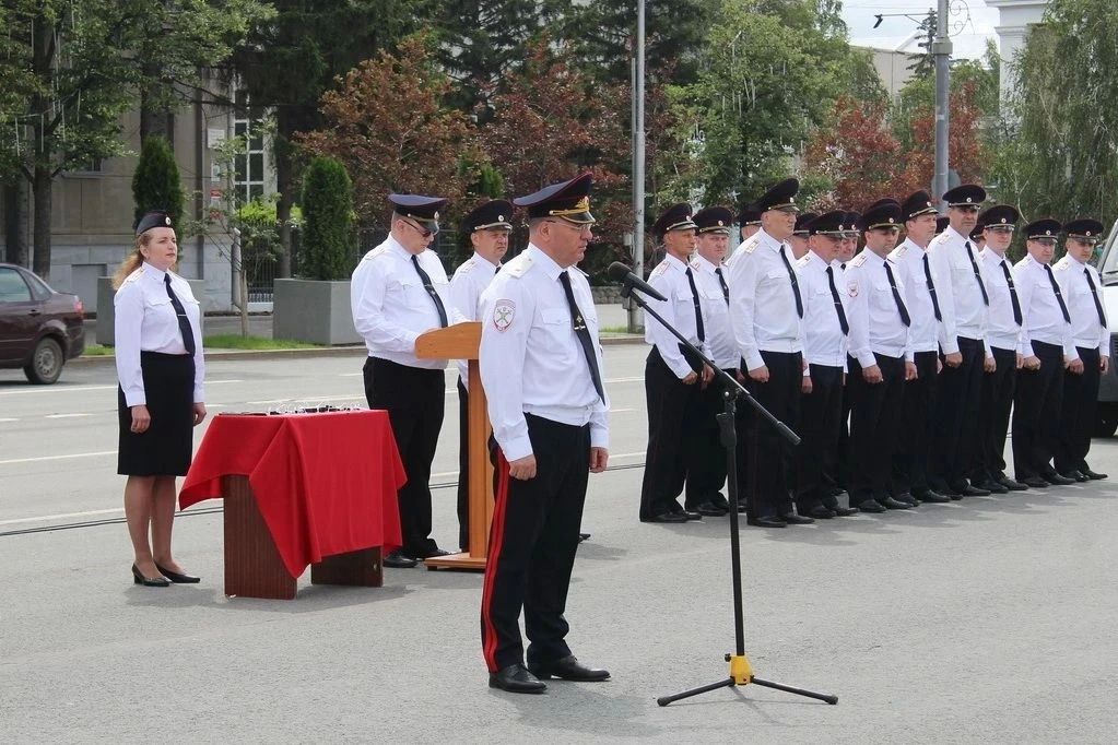 Полицейские Курганской области получили ключи от новых служебных автомобилей Полицейские Курганской области получили ключи от новых служебных автомобилей