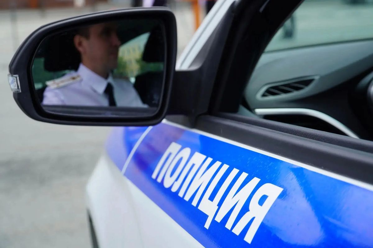 Полицейские Курганской области получили ключи от новых служебных автомобилей Полицейские Курганской области получили ключи от новых служебных автомобилей