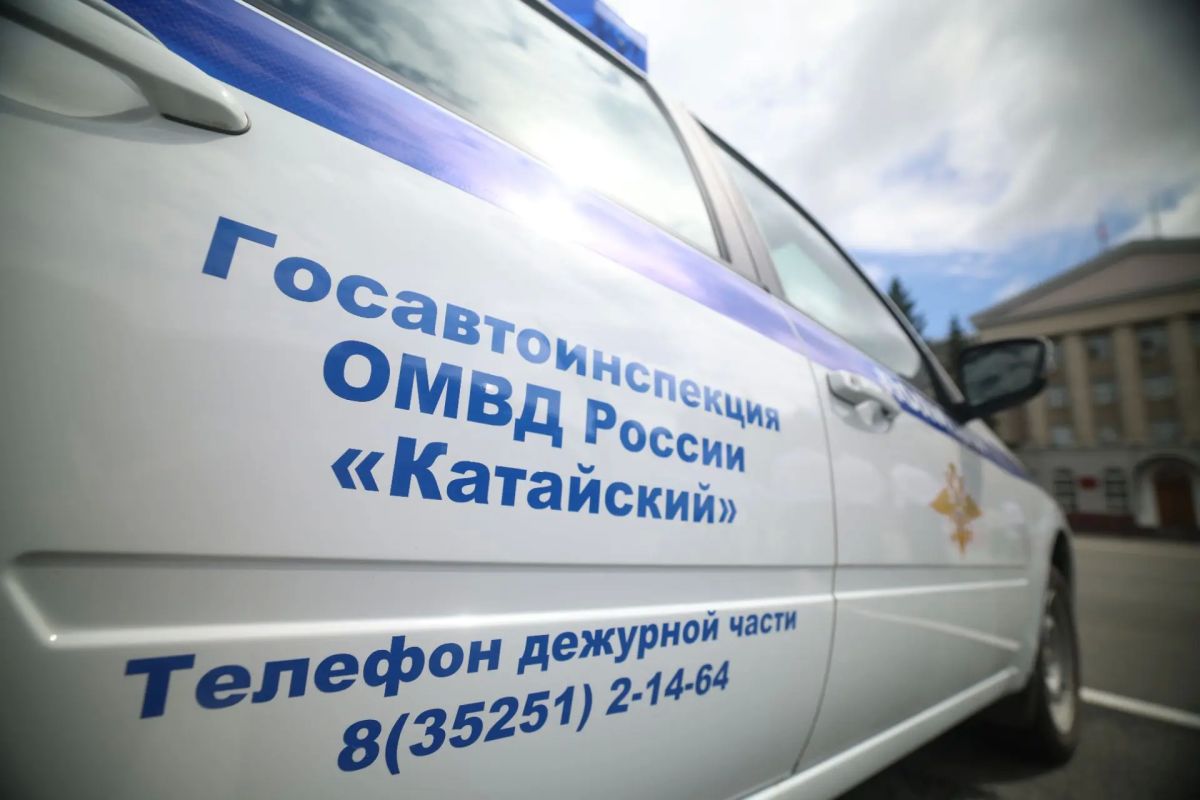 Вадим Шумков: На центральной площади Кургана вместе с начальником УМВД генерал-майором полиции Сергеем Воложиновым передали сотрудникам очередную партию новых автомобилей Вадим Шумков: На центральной площади Кургана вместе с начальником УМВД генерал-майором полиции Сергеем Воложиновым передали сотрудникам очередную партию новых автомобилей