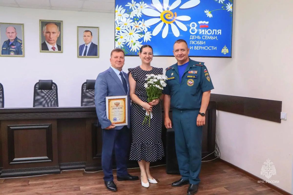 В День семьи, любви и верности в областном чрезвычайном ведомстве чествовали семьи В День семьи, любви и верности в областном чрезвычайном ведомстве чествовали семьи