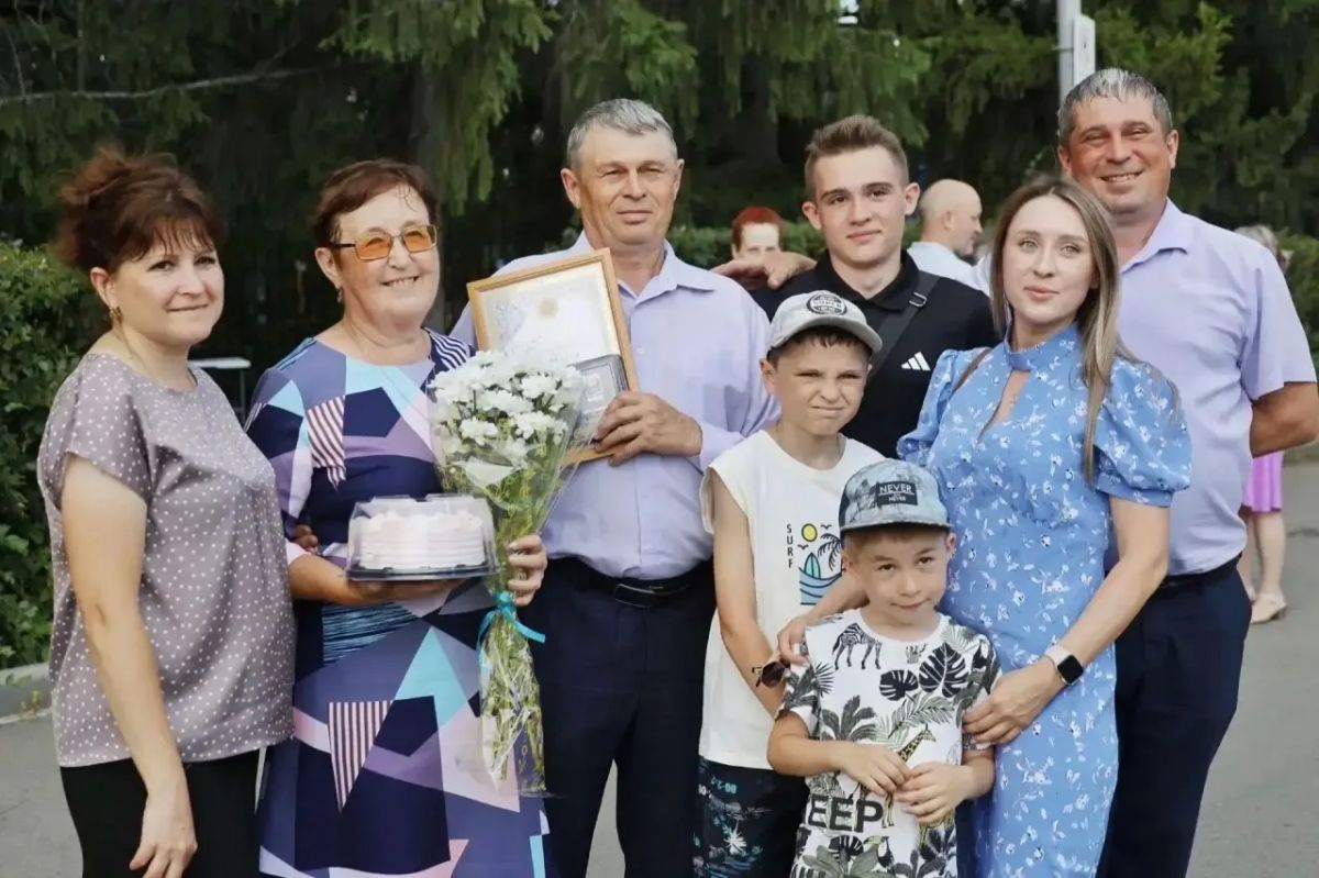 Курганским супружеским парам вручили медали «За любовь и верность» Курганским супружеским парам вручили медали «За любовь и верность»