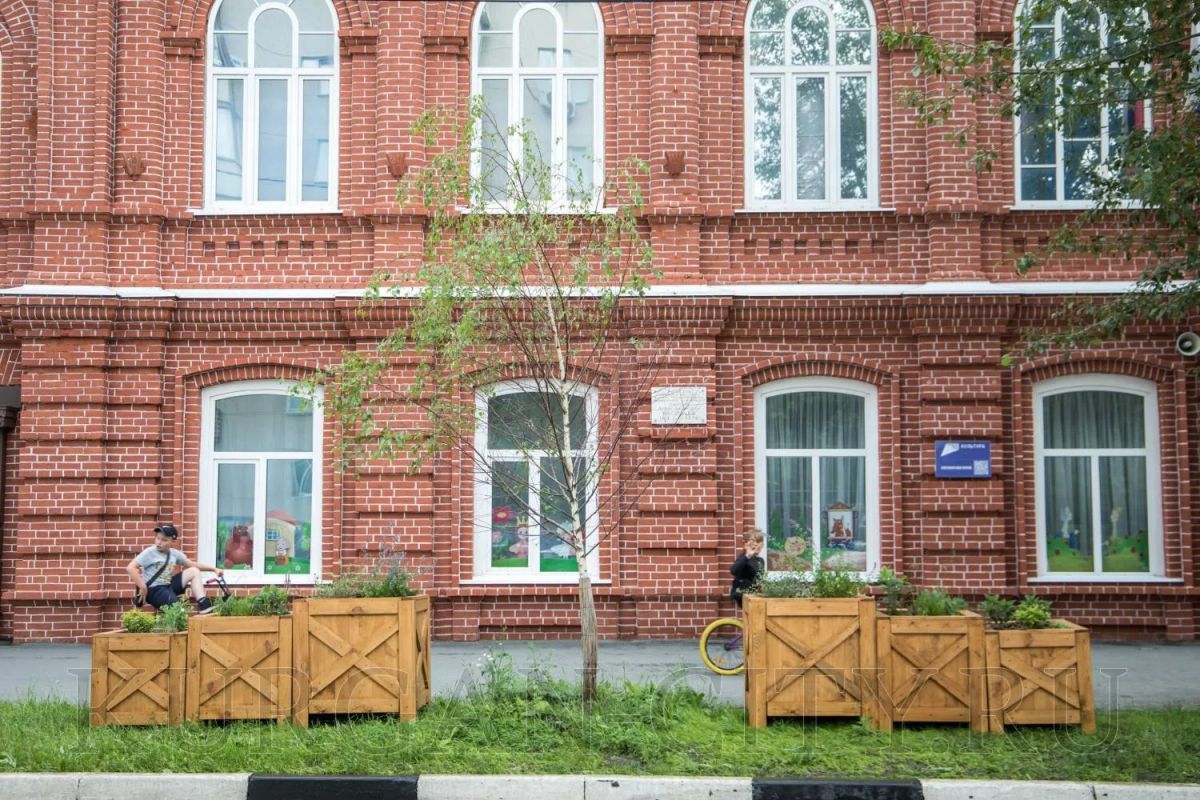 В Кургане продолжается кампания по озеленению городских улиц В Кургане продолжается кампания по озеленению городских улиц