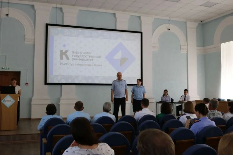 УМВД России по городу Кургану приглашает выпускников учебных заведений на службу в органы внутренних дел УМВД России по городу Кургану приглашает выпускников учебных заведений на службу в органы внутренних дел