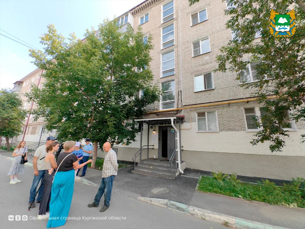Журналистский санитарный патруль совместно с представителями Госжилинспекции и прокуратуры проверил работу управляющих компаний в Кургане Журналистский санитарный патруль совместно с представителями Госжилинспекции и прокуратуры проверил работу управляющих компаний в Кургане