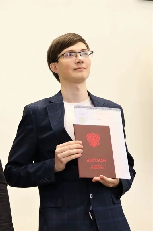 Вадим Шумков: Сегодня получили дипломы студенты Курганского госуниверситета и Курганского филиала РАНХиГС Вадим Шумков: Сегодня получили дипломы студенты Курганского госуниверситета и Курганского филиала РАНХиГС