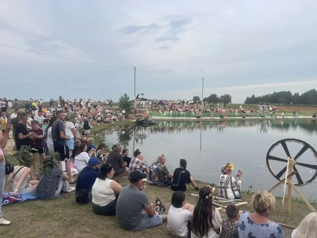 В Частоозерье с размахом проходит первый день фестиваля «Купала» В Частоозерье с размахом проходит первый день фестиваля «Купала»