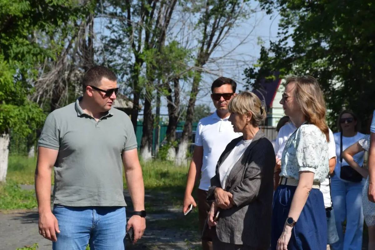 Антон Науменко: Пока у ребятишек летние каникулы - активно инспектируем школы, контролируем ремонт Антон Науменко: Пока у ребятишек летние каникулы - активно инспектируем школы, контролируем ремонт