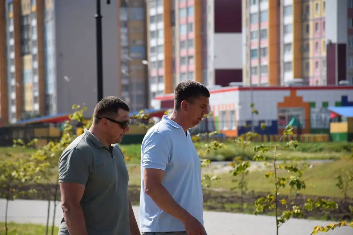 Антон Науменко: В Заозерном заехали в парк в 4-м микрорайоне Антон Науменко: В Заозерном заехали в парк в 4-м микрорайоне