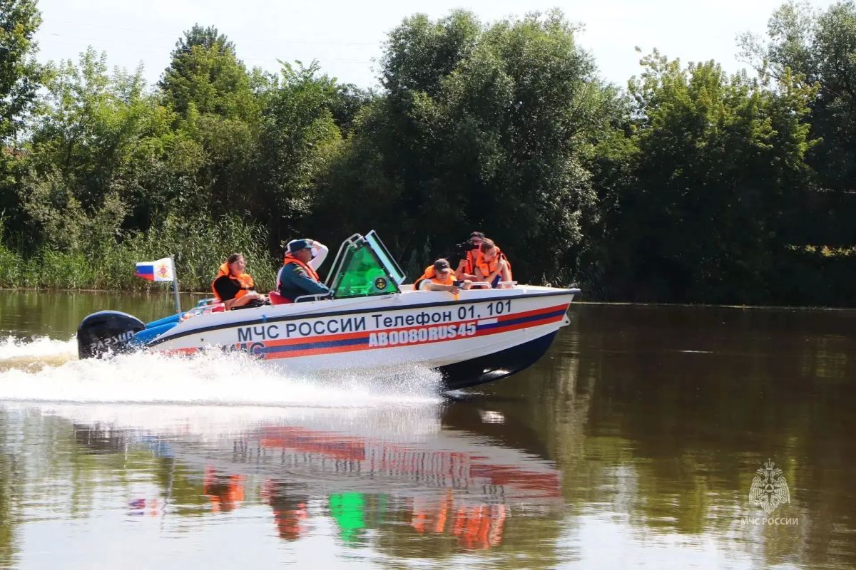 Сотрудники ГИМС МЧС России усилили патрулирование водоемов Зауралья в период аномальной жары Сотрудники ГИМС МЧС России усилили патрулирование водоемов Зауралья в период аномальной жары
