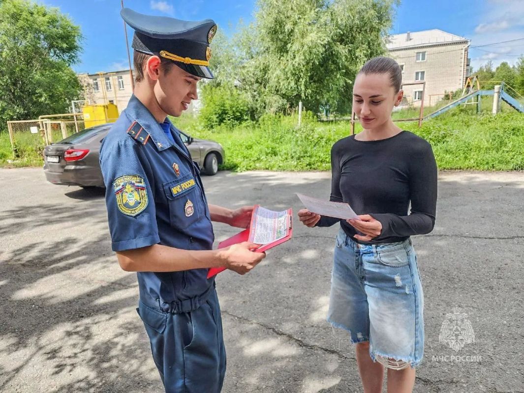 Зауральские сотрудники МЧС России усилили профилактику пожаров в жару Зауральские сотрудники МЧС России усилили профилактику пожаров в жару