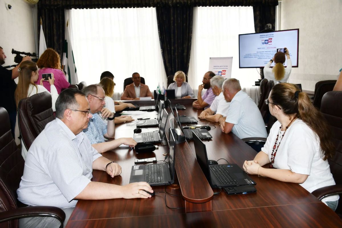 В Окружную избирательную комиссию представлены документы от кандидата в депутаты Государственной Думы по одномандатному избирательному округу №109, выдвинутого Всероссийской политической партией «ЕДИНАЯ РОССИЯ», – Александра... В Окружную избирательную комиссию представлены документы от кандидата в депутаты Государственной Думы по одномандатному избирательному округу №109, выдвинутого Всероссийской политической партией «ЕДИНАЯ РОССИЯ», – Александра...