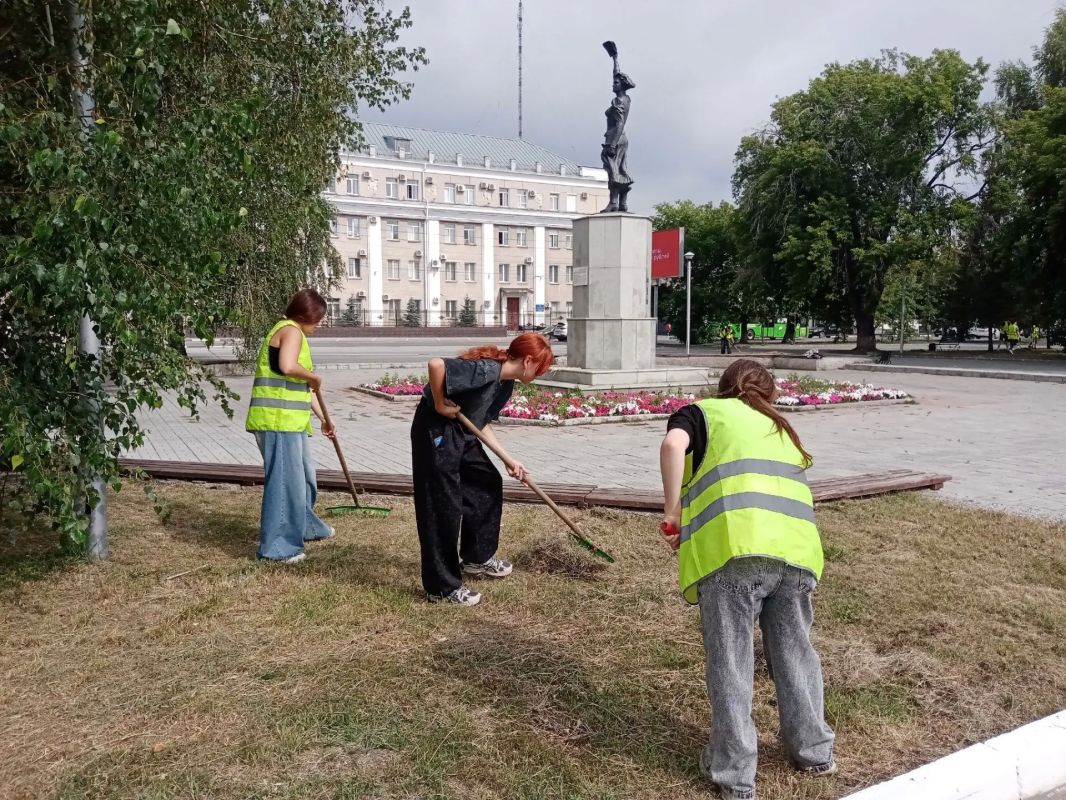 В Кургане продолжается ежегодная акция «Я люблю Курган! — Трудовые отряды» В Кургане продолжается ежегодная акция «Я люблю Курган! — Трудовые отряды»