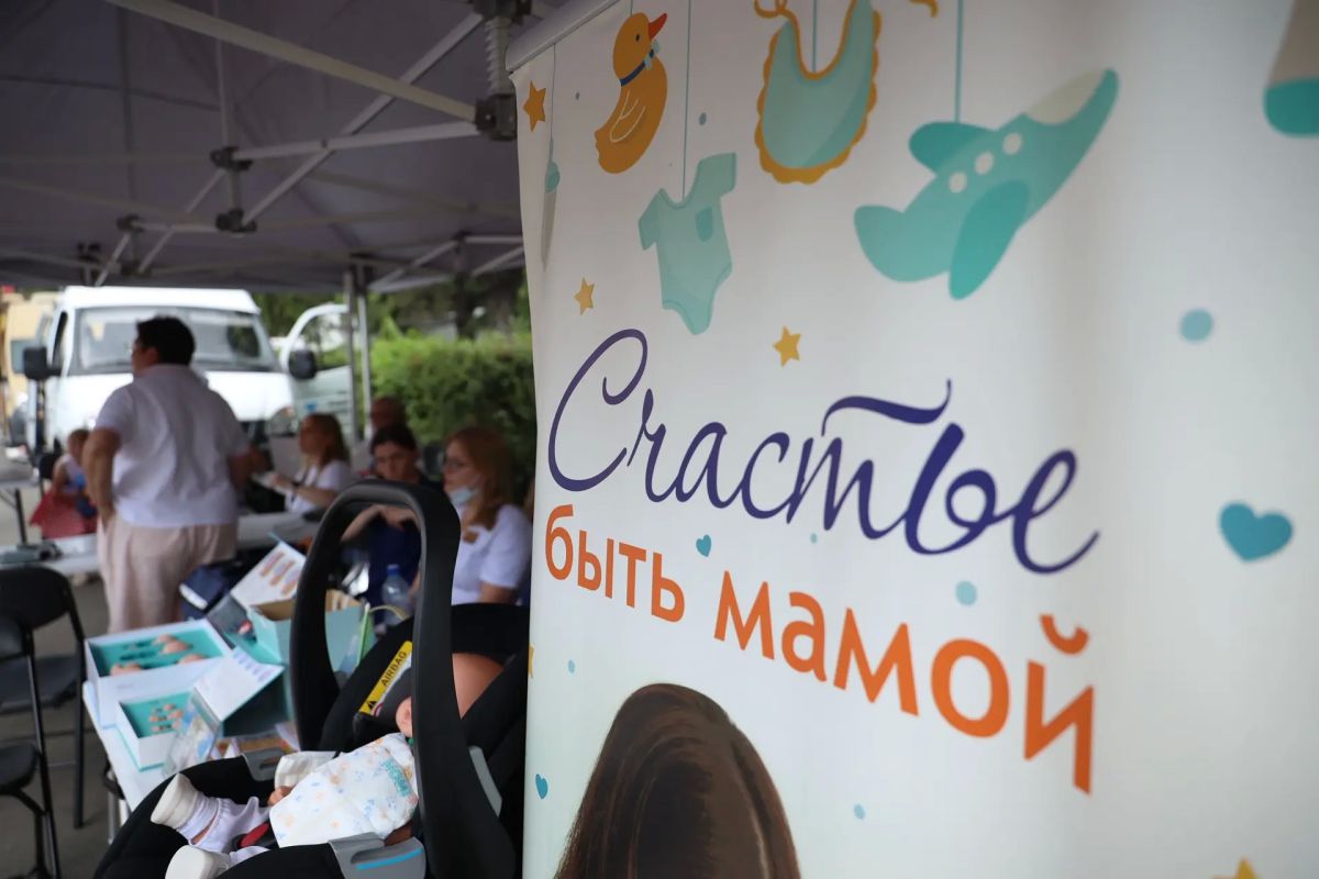 Сегодня, 17 июля, в Центральном парке культуры и отдыха города Кургана прошел областной фестиваль семейного творчества «Семья — малая Родина», инициированный сенатором Российской Федерации от Курганской области Еленой... Сегодня, 17 июля, в Центральном парке культуры и отдыха города Кургана прошел областной фестиваль семейного творчества «Семья — малая Родина», инициированный сенатором Российской Федерации от Курганской области Еленой...