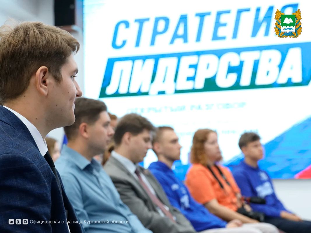 Вице-губернатор Андрей Алексеев 16 июля встретился с активистами «Молодой Гвардии Единой России», представителями студенческих отрядов, участниками движения «Волонтеры Победы» Вице-губернатор Андрей Алексеев 16 июля встретился с активистами «Молодой Гвардии Единой России», представителями студенческих отрядов, участниками движения «Волонтеры Победы»