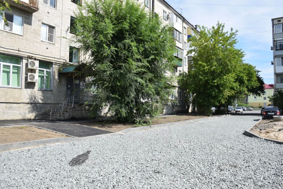 Также во время объезда глава города Антон Науменко проверил ремонт дворовых территорий и междворовых проездов Также во время объезда глава города Антон Науменко проверил ремонт дворовых территорий и междворовых проездов
