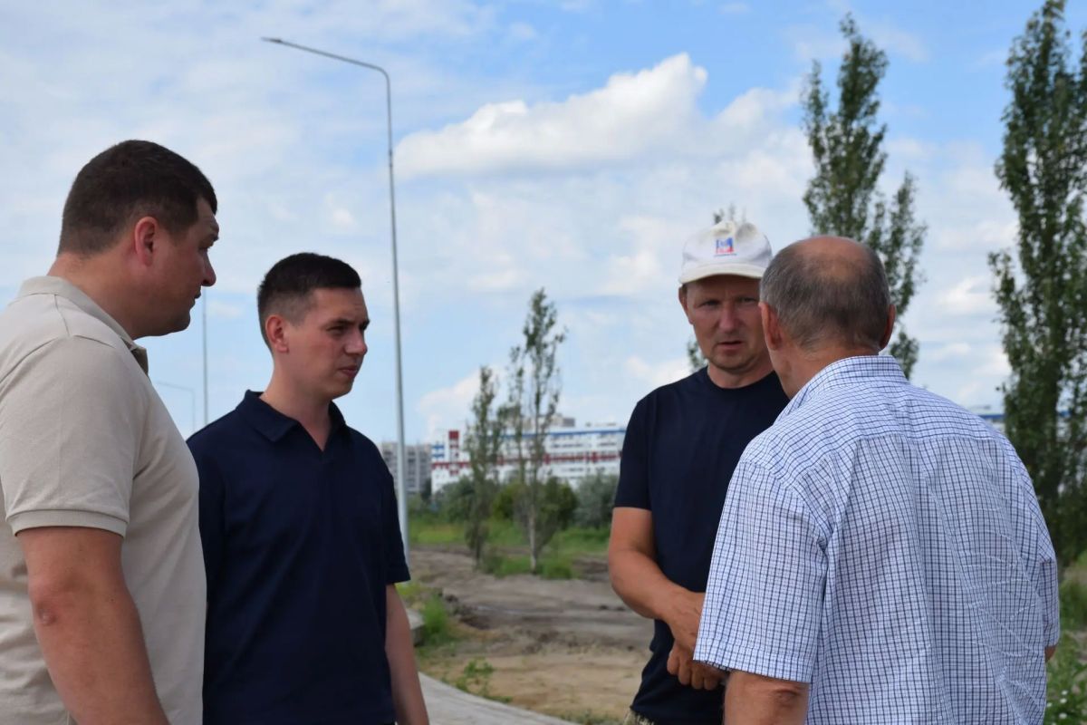 Антон Науменко: В Заозерном, на набережной озера Чёрное, уже завершили монтаж деревянного настила и построили пирсы Антон Науменко: В Заозерном, на набережной озера Чёрное, уже завершили монтаж деревянного настила и построили пирсы