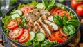 Вкус лета на вашем столе: итальянская панцанелла с курицей и гренками