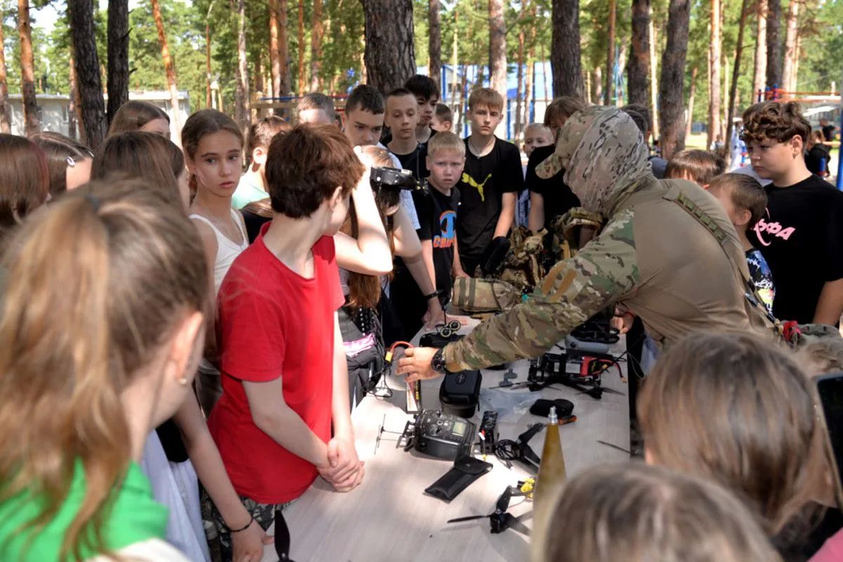 Каникулы с пользой. . В муниципальном загородном лагере имени Н. Островского в рамках Всероссийской акции «Каникулы с Росгвардией» в Курганской области состоялась встреча представителей территориального управления... Каникулы с пользой. . В муниципальном загородном лагере имени Н. Островского в рамках Всероссийской акции «Каникулы с Росгвардией» в Курганской области состоялась встреча представителей территориального управления...