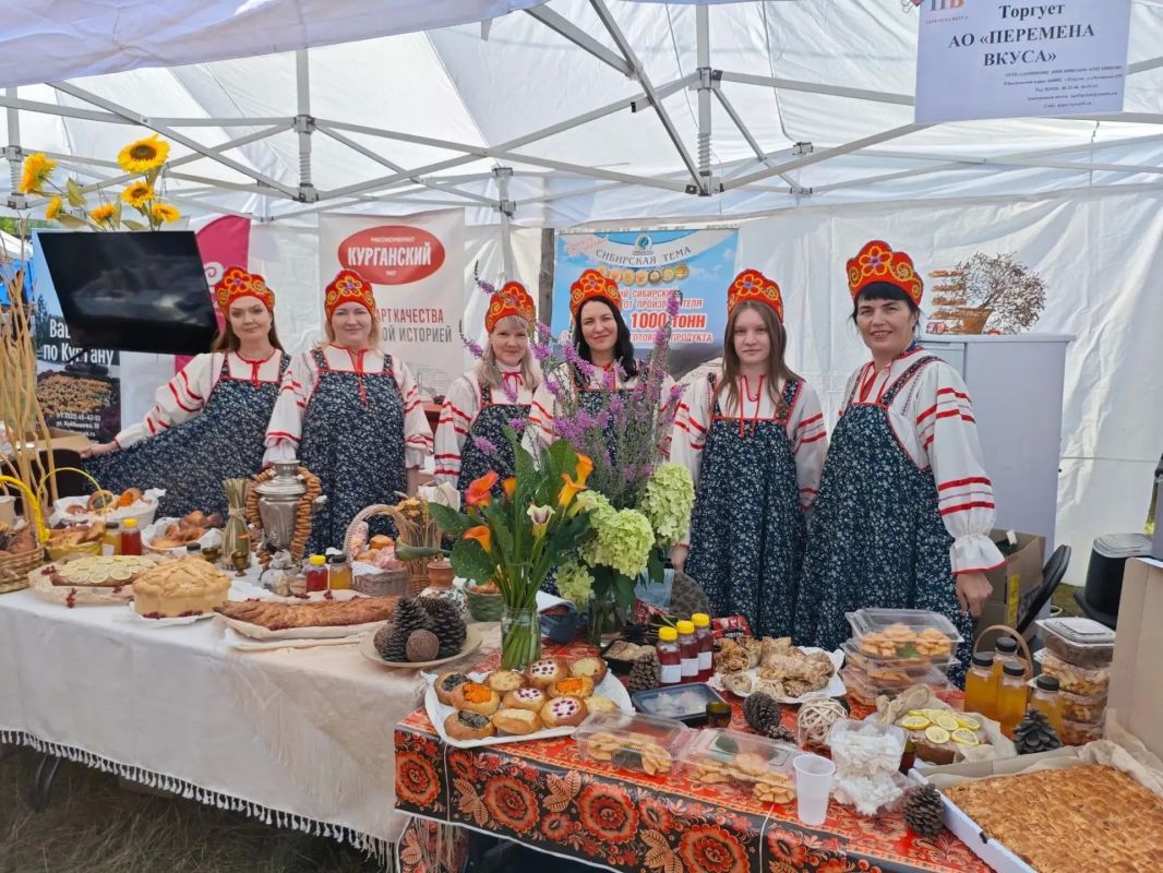В Крестовско-Ивановской ярмарке приняли участие курганские организации и предприниматели В Крестовско-Ивановской ярмарке приняли участие курганские организации и предприниматели