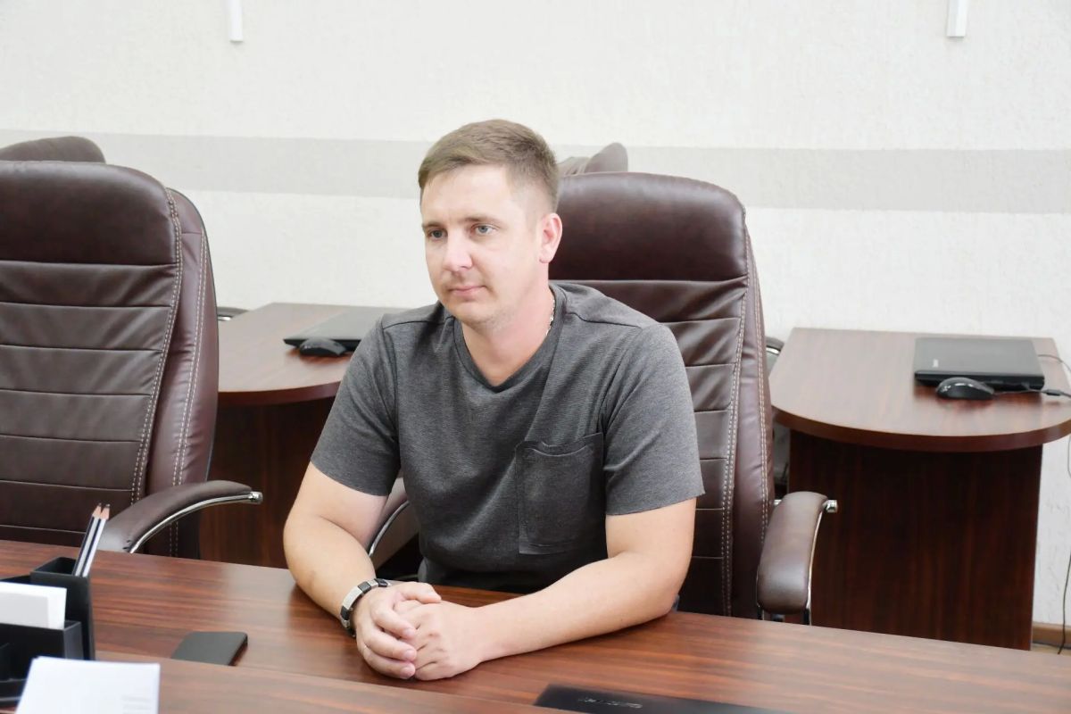 Кандидат в депутаты Курганской областной Думы Антон Рудаков сдал документы на регистрацию Кандидат в депутаты Курганской областной Думы Антон Рудаков сдал документы на регистрацию