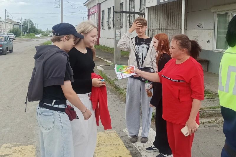 Зауральские полицейские продолжают мероприятия в рамках ежегодной Всероссийской акции «Каникулы с Общественным советом» Зауральские полицейские продолжают мероприятия в рамках ежегодной Всероссийской акции «Каникулы с Общественным советом»