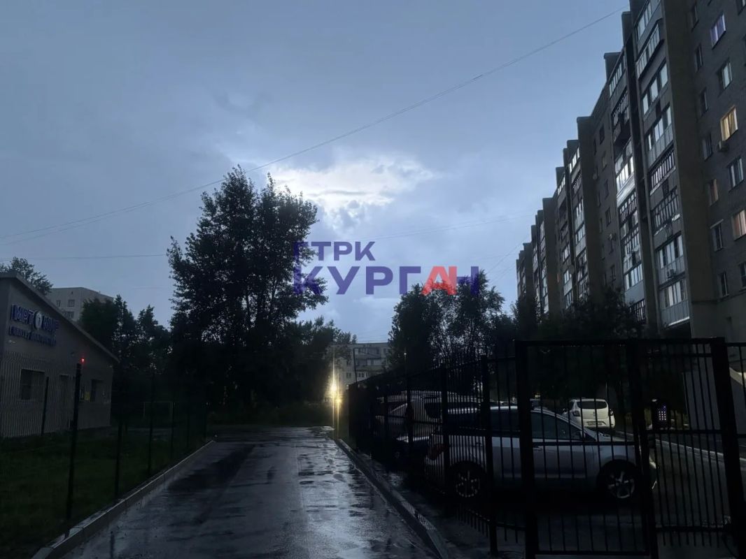 Передышка перед жарой: гуляем по ночному и дождливому Кургану Передышка перед жарой: гуляем по ночному и дождливому Кургану