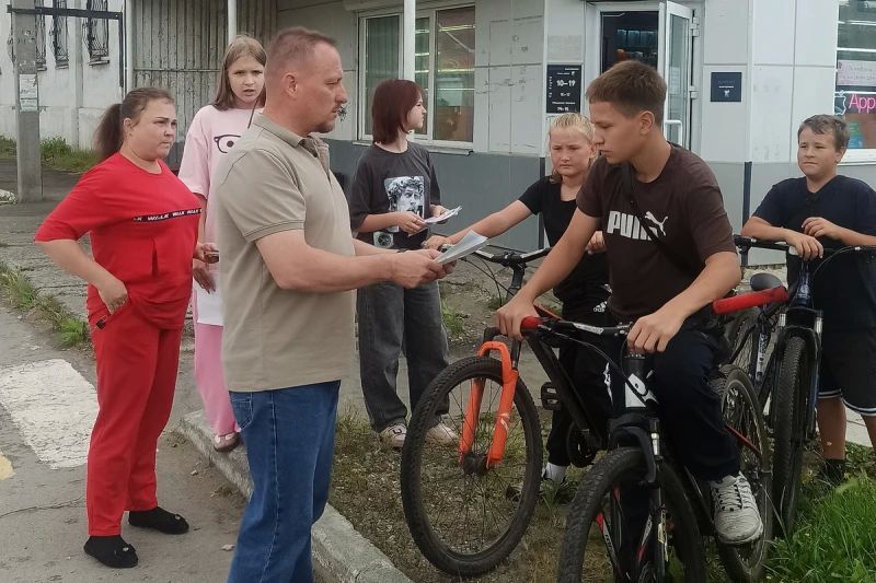 Зауральские полицейские продолжают мероприятия в рамках ежегодной Всероссийской акции «Каникулы с Общественным советом» Зауральские полицейские продолжают мероприятия в рамках ежегодной Всероссийской акции «Каникулы с Общественным советом»