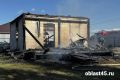 В Курганской области тушат пожар в жилом доме