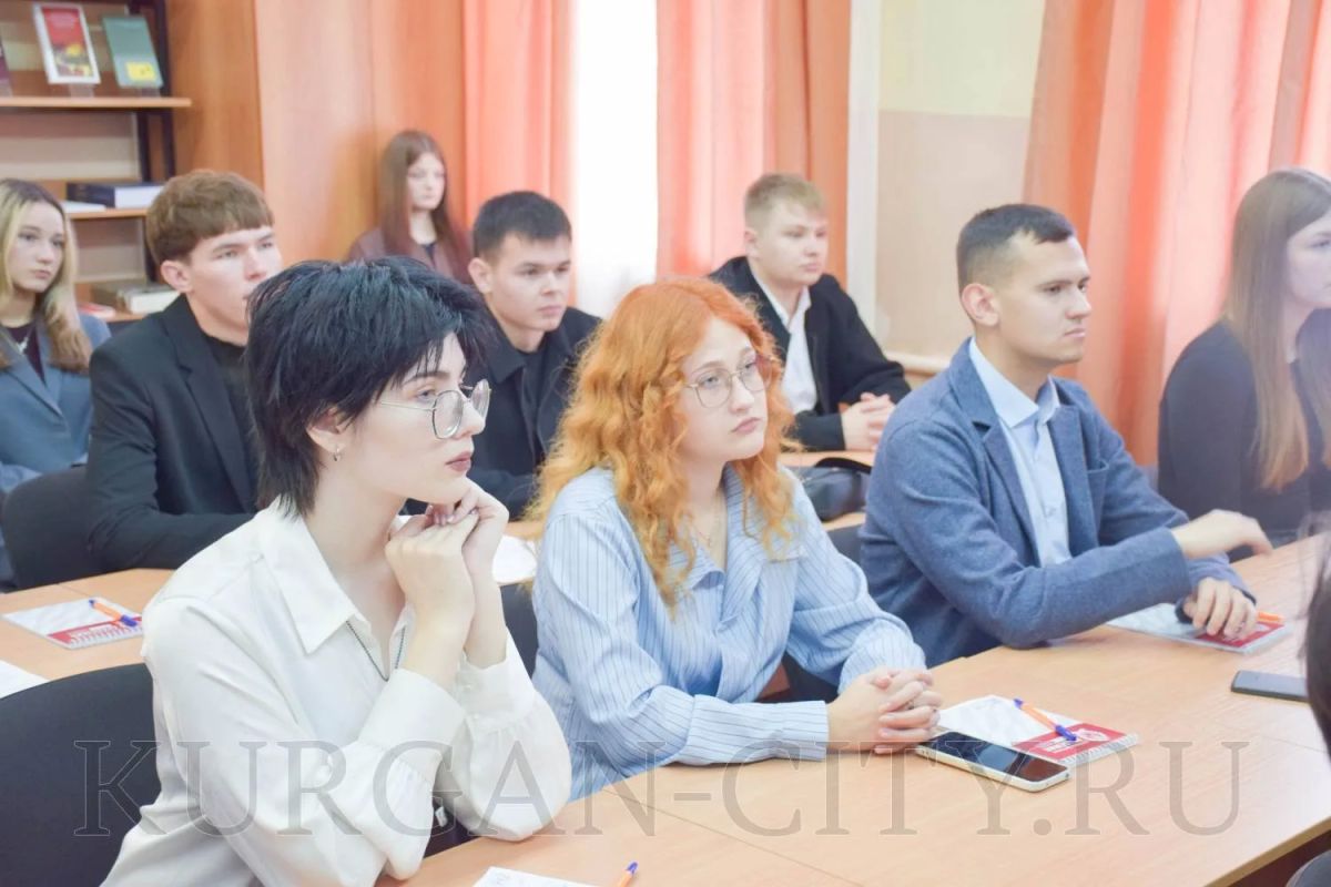 Сегодняшний день для студентов-первокурсников Курганского филиала Российской академии народного хозяйства и государственной службы при Президенте РФ (РАНХиГС) стал особенным Сегодняшний день для студентов-первокурсников Курганского филиала Российской академии народного хозяйства и государственной службы при Президенте РФ (РАНХиГС) стал особенным