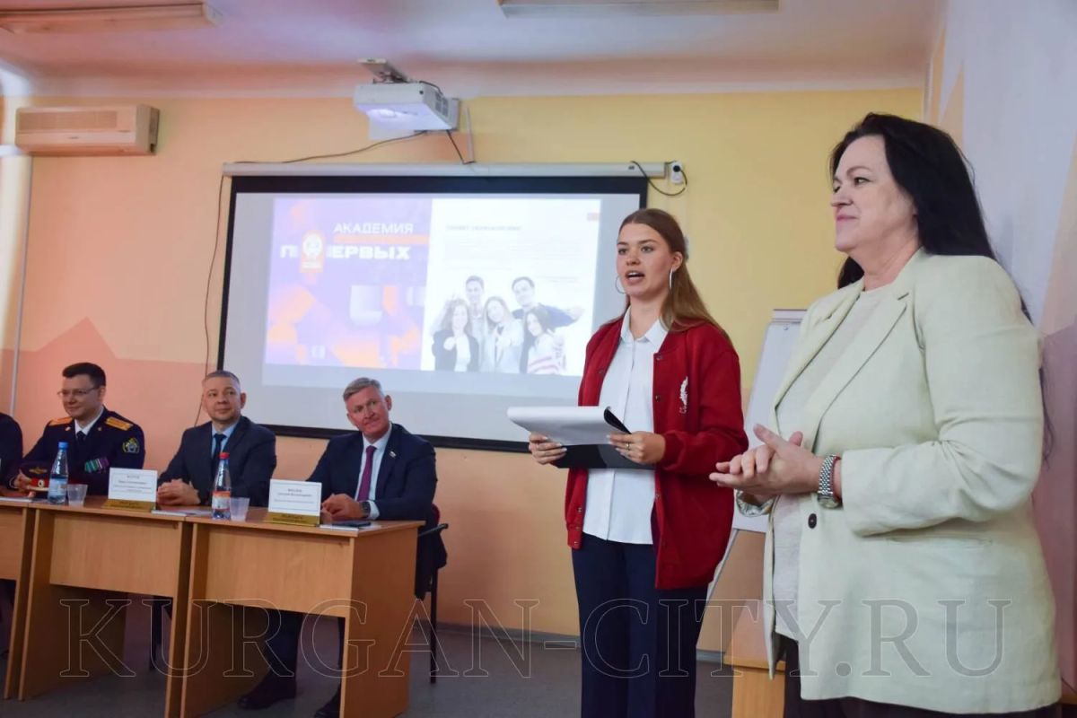 Сегодняшний день для студентов-первокурсников Курганского филиала Российской академии народного хозяйства и государственной службы при Президенте РФ (РАНХиГС) стал особенным Сегодняшний день для студентов-первокурсников Курганского филиала Российской академии народного хозяйства и государственной службы при Президенте РФ (РАНХиГС) стал особенным