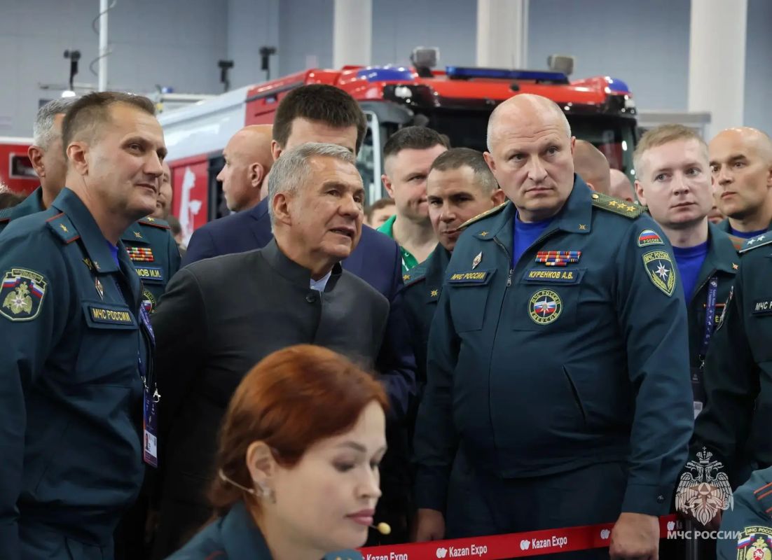 Главы МЧС России и Республики Татарстан ознакомились с новейшей системой «Цифровой пожарный гарнизон» Главы МЧС России и Республики Татарстан ознакомились с новейшей системой «Цифровой пожарный гарнизон»