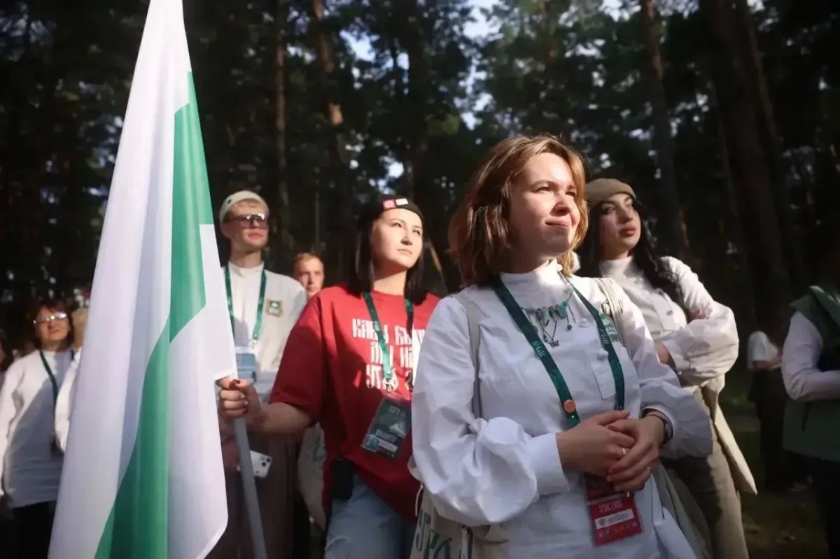 Сегодня, 5 сентября, полномочный представитель Президента России в УрФО Артем Жога на молодежном форуме «Утро», который проходит в семейном курорте «Лесники» в Кетовском округе, отметил хорошее развитие экономики Курганской... Сегодня, 5 сентября, полномочный представитель Президента России в УрФО Артем Жога на молодежном форуме «Утро», который проходит в семейном курорте «Лесники» в Кетовском округе, отметил хорошее развитие экономики Курганской...
