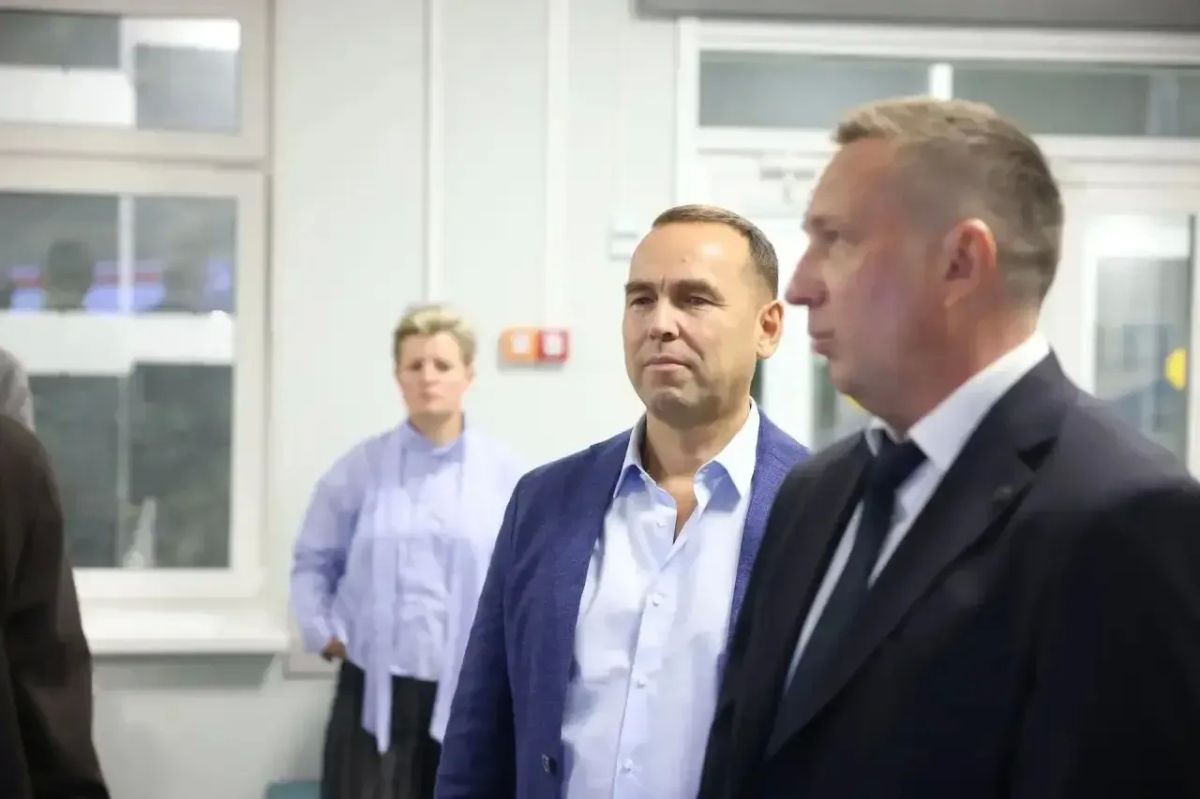 Полномочный представитель Президента Российской Федерации в Уральском федеральном округе Артем Жога вместе с губернатором Курганской области Вадимом Шумковым оценили здание новой поликлиники Курганской областной клинической... Полномочный представитель Президента Российской Федерации в Уральском федеральном округе Артем Жога вместе с губернатором Курганской области Вадимом Шумковым оценили здание новой поликлиники Курганской областной клинической...